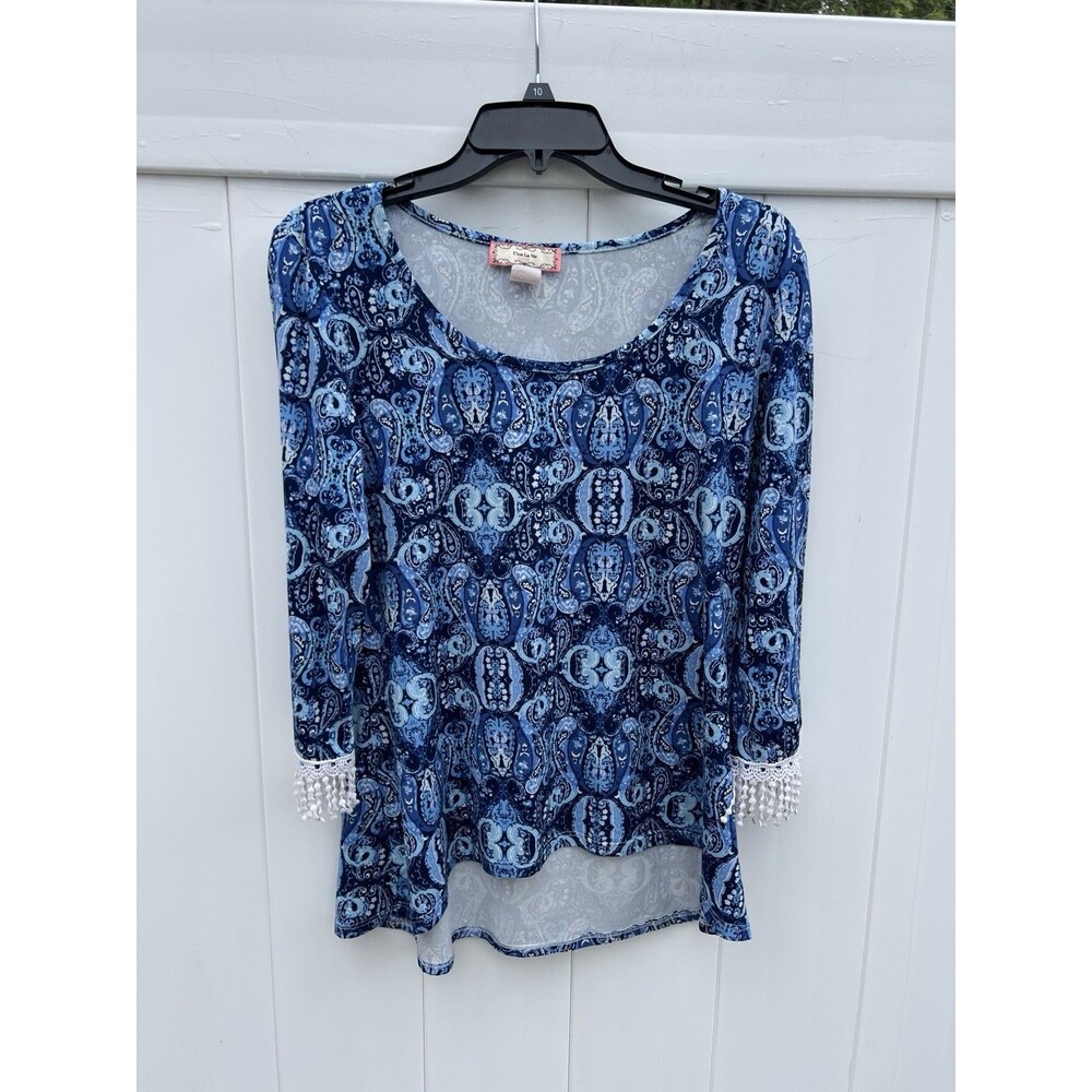 C’est La Vie Top Stretch medium geometric 3/4 sleeve